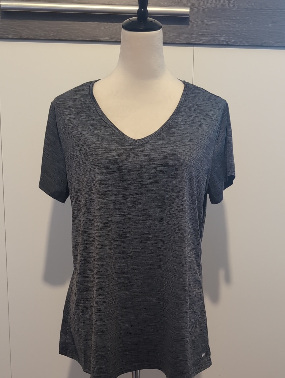 Amazon Essentials Charcoal Heather V-Neck Short Sleeve Tee